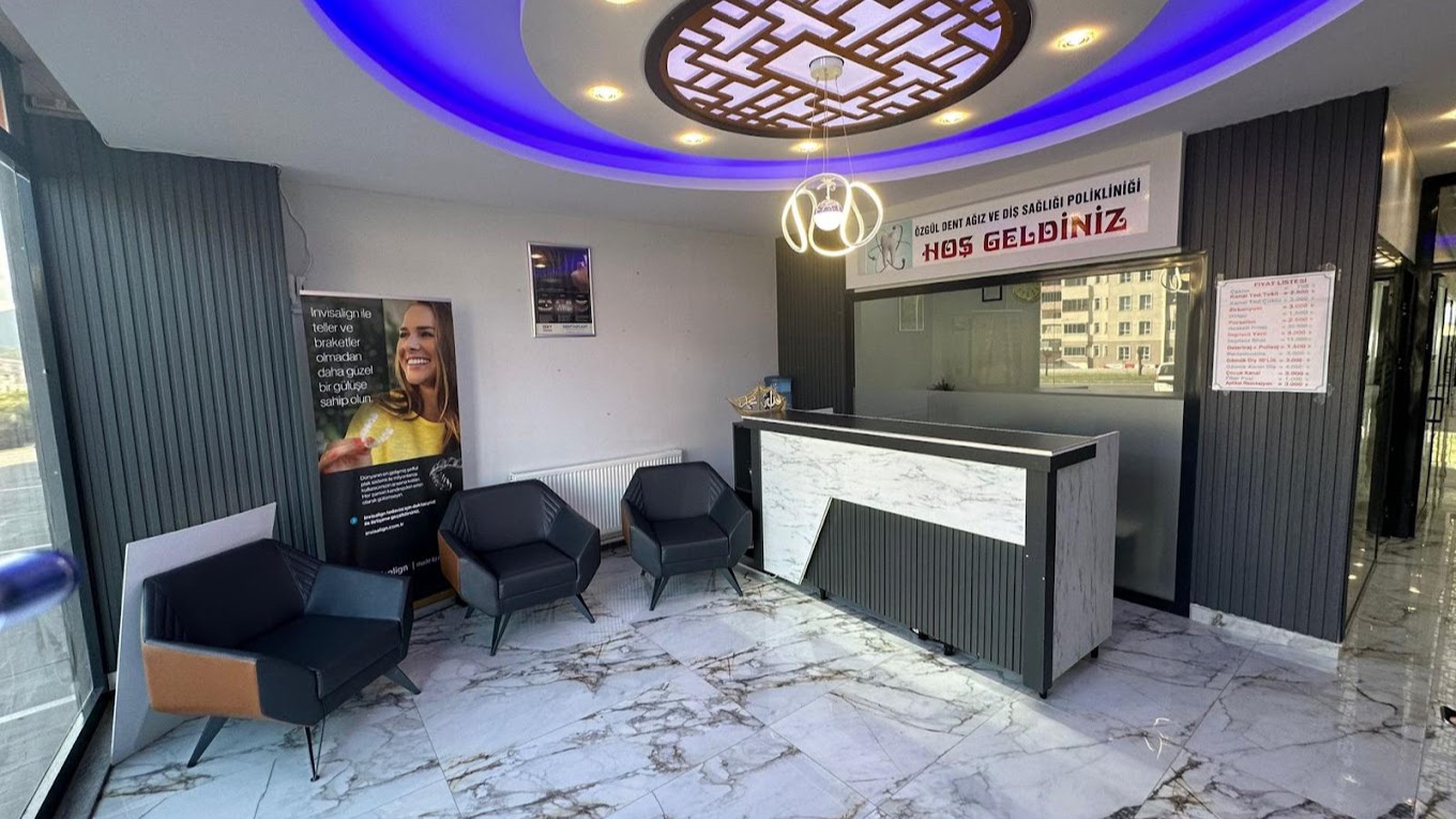 Özgül Dent bekleme salonu ve resepsiyon